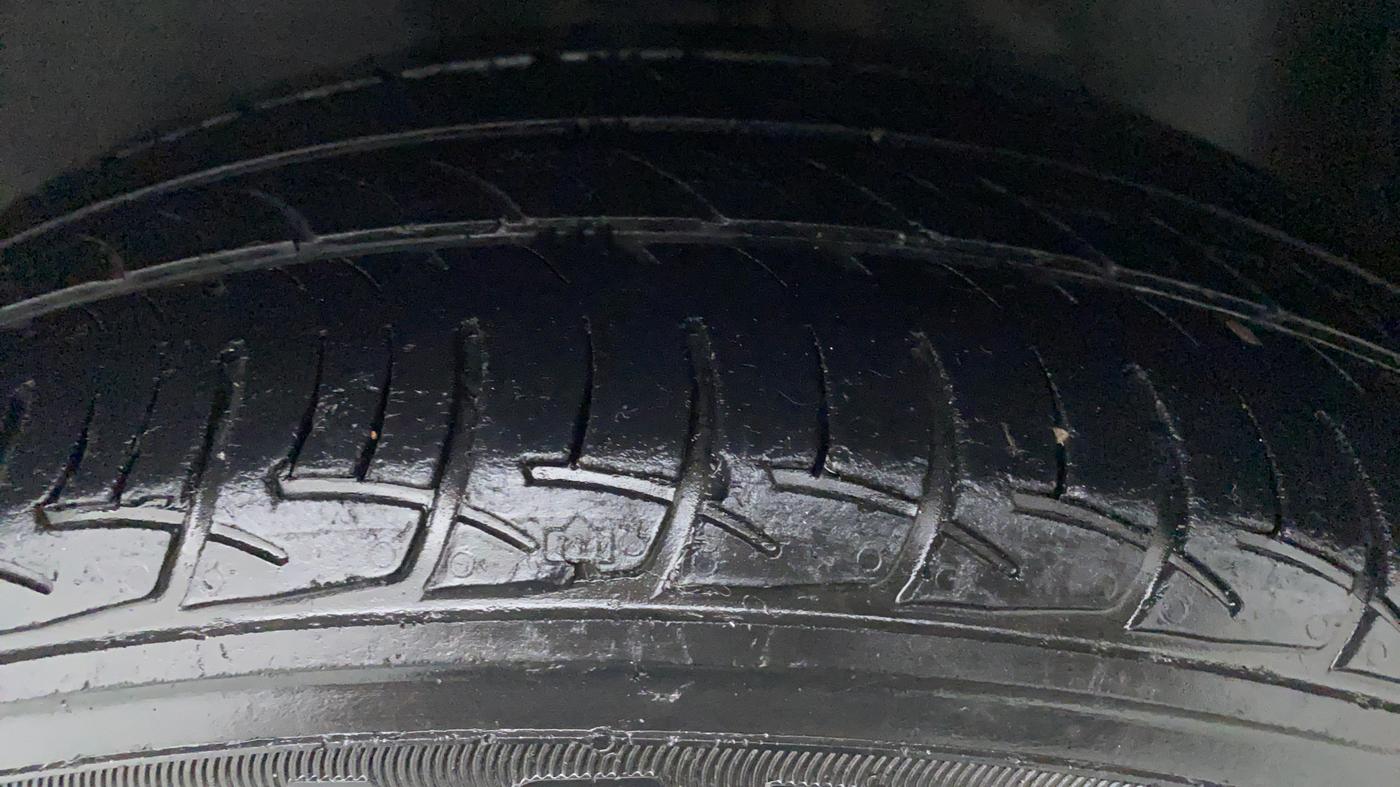 2016 Volkswagen Polo HIGHLINE1.2L PETROL, CNG, Manual, 85,667 km, Left Rear Tyre Tread
