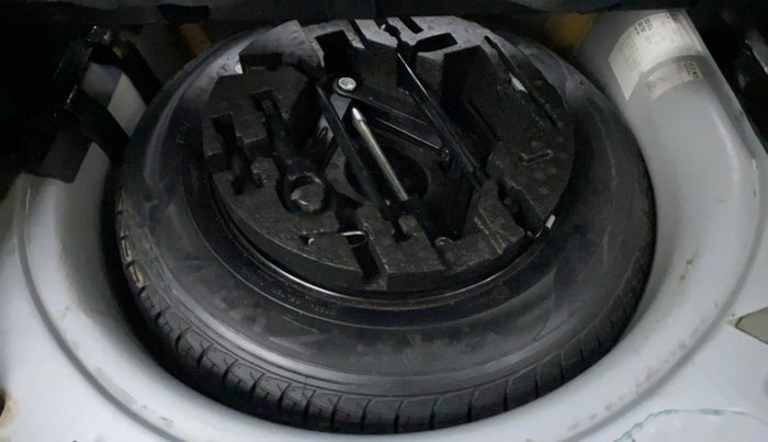 2016 Volkswagen Polo HIGHLINE1.2L PETROL, CNG, Manual, 85,667 km, Spare Tyre