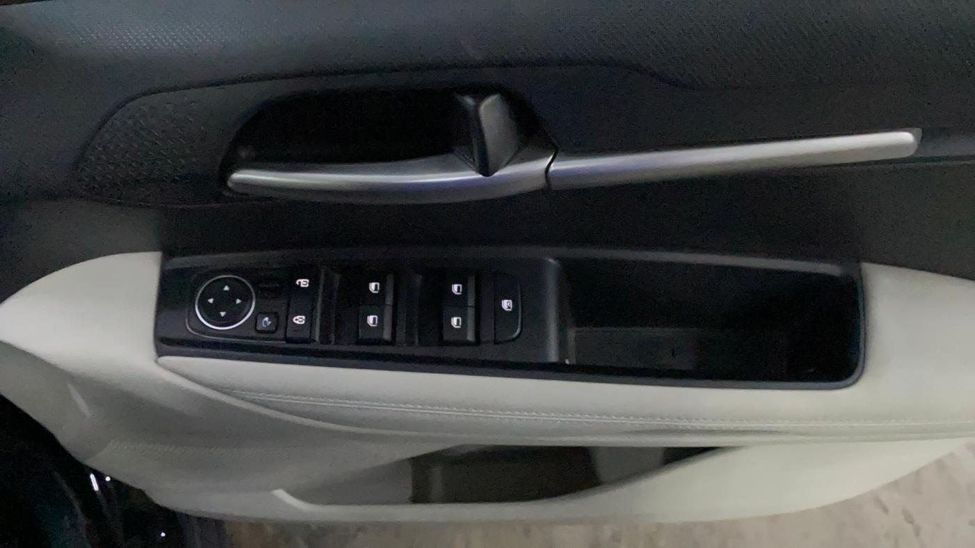 2025 KIA SONET HTK PLUS 1.2 PETROL MT, Petrol, Manual, 9,515 km, Driver Side Door Panels Control