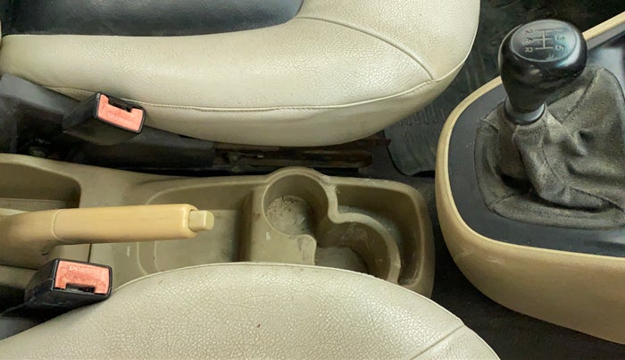2010 Hyundai i10 MAGNA 1.2, Petrol, Manual, 1,11,237 km, Gear Lever