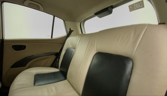 2010 Hyundai i10 MAGNA 1.2, Petrol, Manual, 1,11,237 km, Right Side Rear Door Cabin