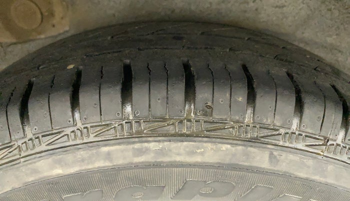 2010 Hyundai i10 MAGNA 1.2, Petrol, Manual, 1,11,237 km, Right Rear Tyre Tread