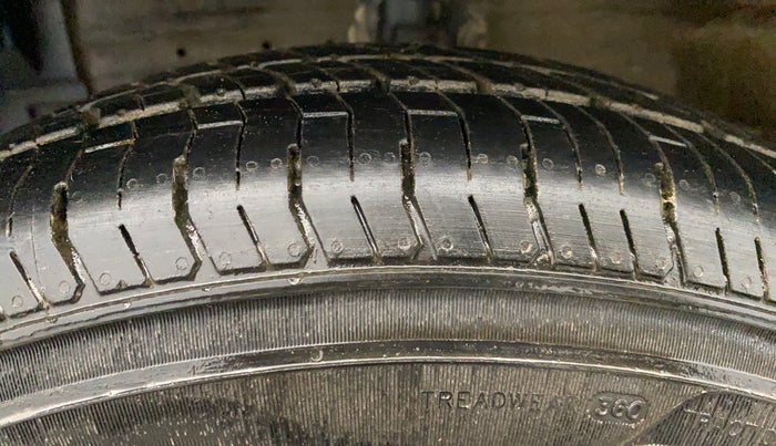 2016 Maruti Swift Dzire LXI (O), Petrol, Manual, 53,070 km, Left Front Tyre Tread