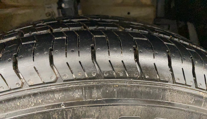 2016 Maruti Swift Dzire LXI (O), Petrol, Manual, 53,070 km, Right Front Tyre Tread