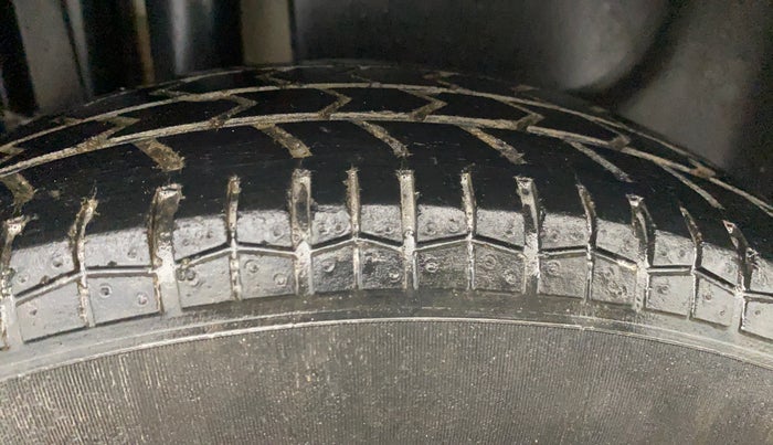 2016 Maruti Swift Dzire LXI (O), Petrol, Manual, 53,070 km, Right Rear Tyre Tread