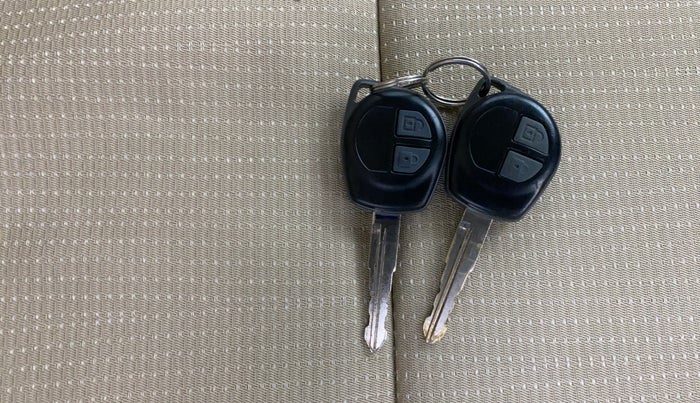 2016 Maruti Swift Dzire LXI (O), Petrol, Manual, 53,070 km, Key Close Up