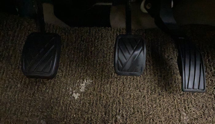 2016 Maruti Swift Dzire LXI (O), Petrol, Manual, 53,070 km, Pedals