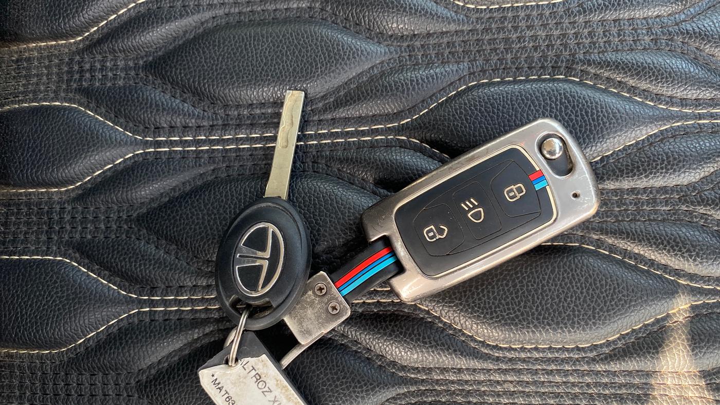 2021 Tata ALTROZ XM PLUS PETROL, Petrol, Manual, 32,322 km, Key Close Up