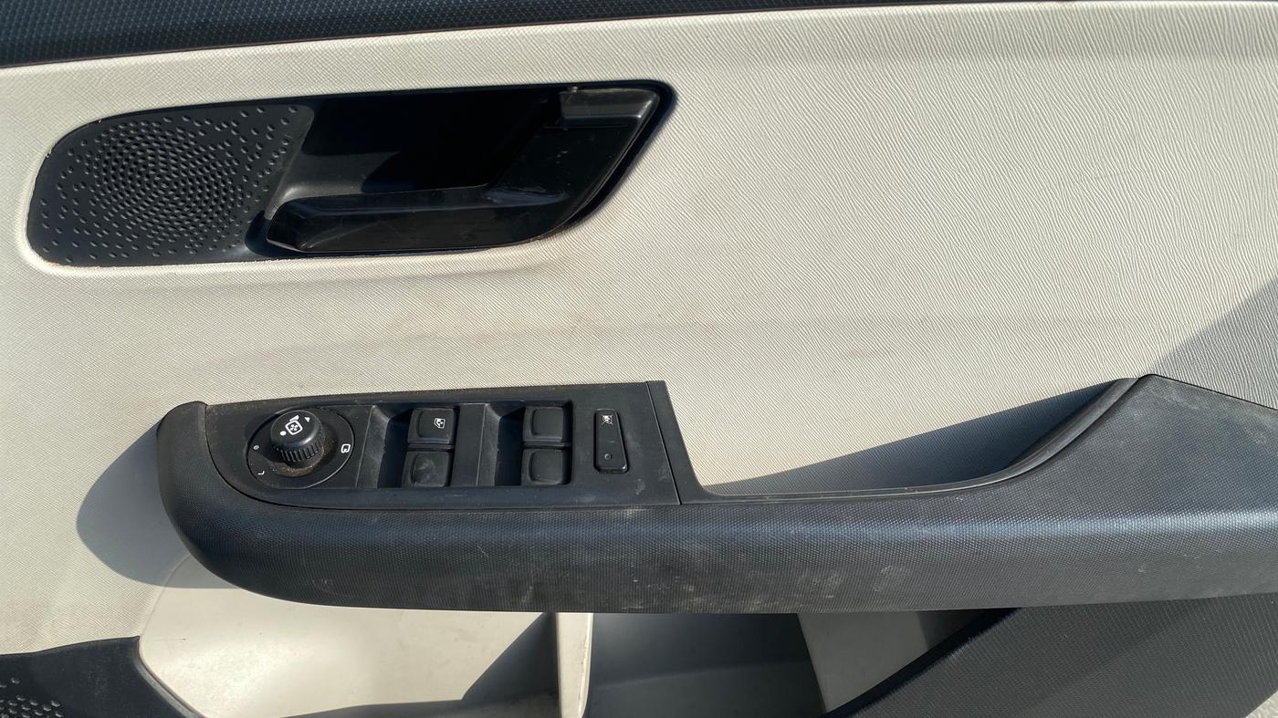 2021 Tata ALTROZ XM PLUS PETROL, Petrol, Manual, 32,322 km, Driver Side Door Panels Control