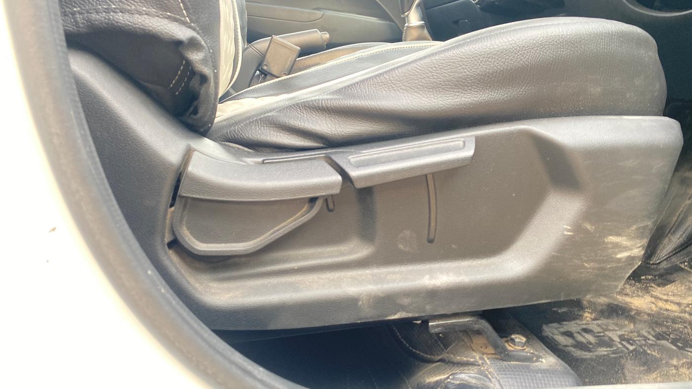 2019 Hyundai VENUE SX 1.0 TURBO, Petrol, Manual, 1,07,382 km, Driver Side Adjustment Panel