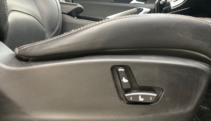 2019 MG HECTOR SHARP 1.5 DCT PETROL, Petrol, Automatic, 1,12,229 km, Driver Side Adjustment Panel