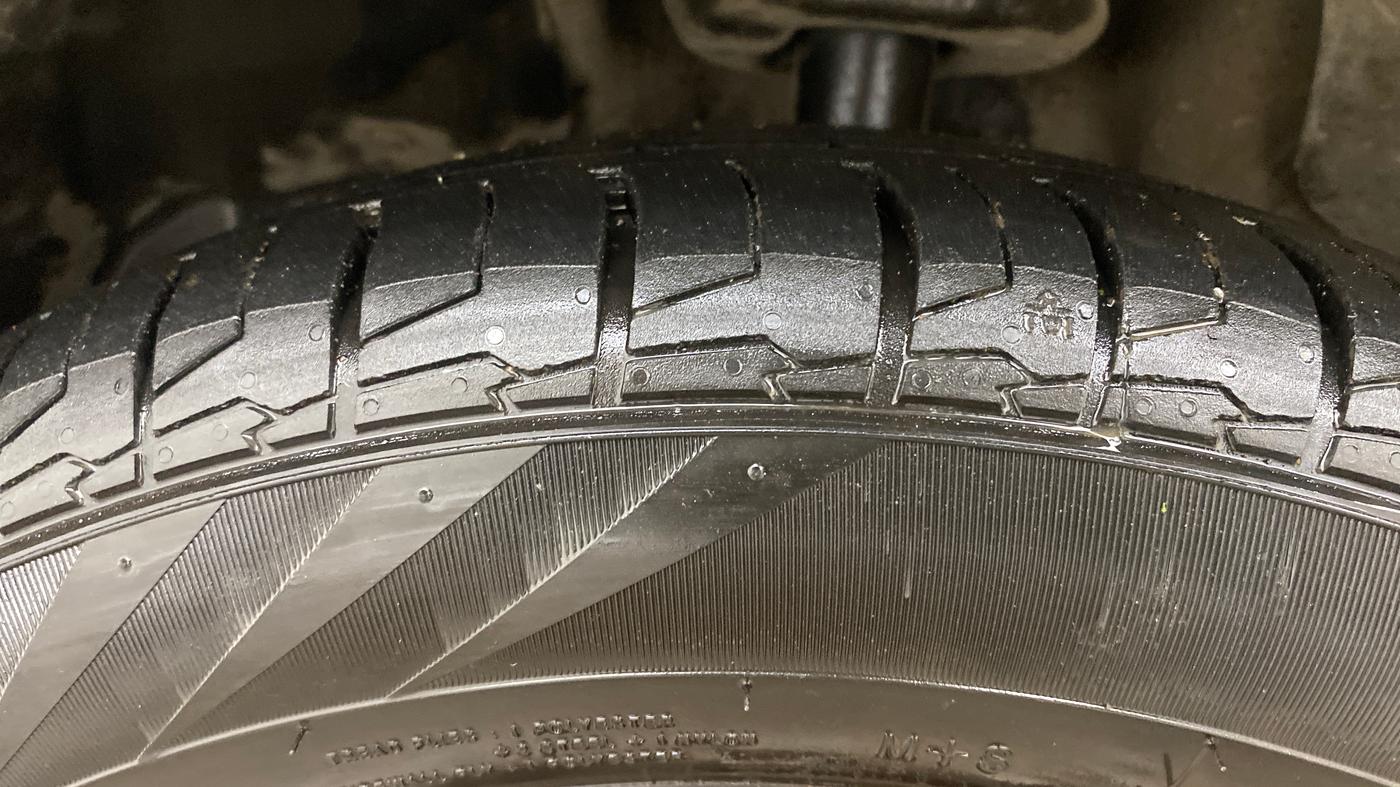 2019 MG HECTOR SHARP 1.5 DCT PETROL, Petrol, Automatic, 1,12,229 km, Left Front Tyre Tread