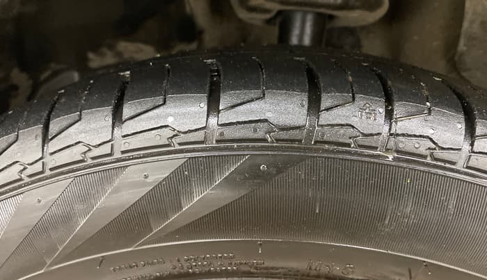 2019 MG HECTOR SHARP 1.5 DCT PETROL, Petrol, Automatic, 1,12,229 km, Left Front Tyre Tread