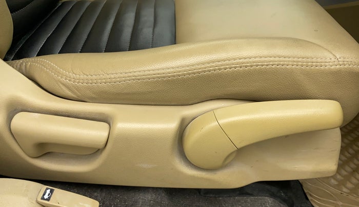 2013 Honda City S MT PETROL, Petrol, Manual, 61,408 km, Driver Side Adjustment Panel