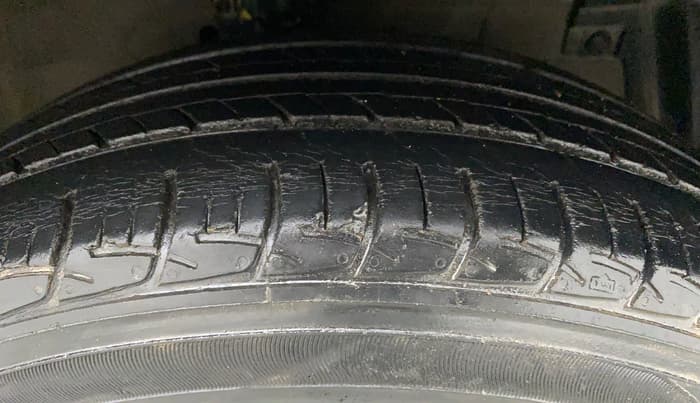 2015 Maruti Ertiga VXI, Petrol, Manual, 39,960 km, Right Front Tyre Tread