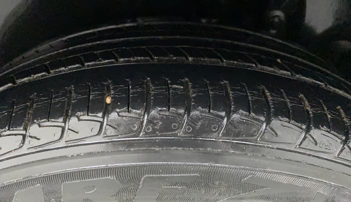 2015 Maruti Ertiga VXI, Petrol, Manual, 39,960 km, Left Rear Tyre Tread