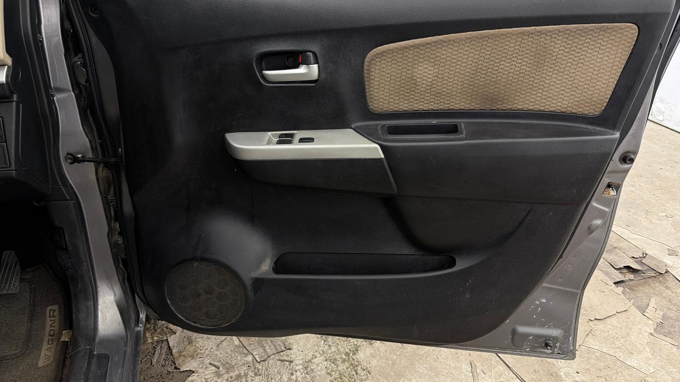 2017 Maruti Wagon R 1.0 LXI CNG, CNG, Manual, 98,043 km, Driver Side Door Panels Control