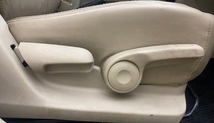 2015 Maruti Ciaz ZDI, Diesel, Manual, 1,17,422 km, Driver Side Adjustment Panel