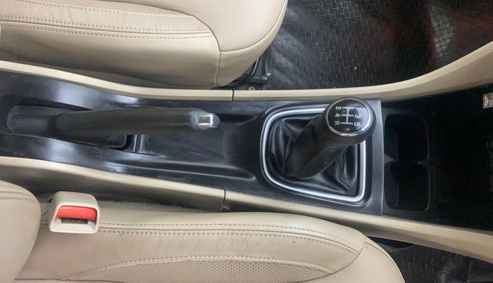 2015 Maruti Ciaz ZDI, Diesel, Manual, 1,17,422 km, Gear Lever