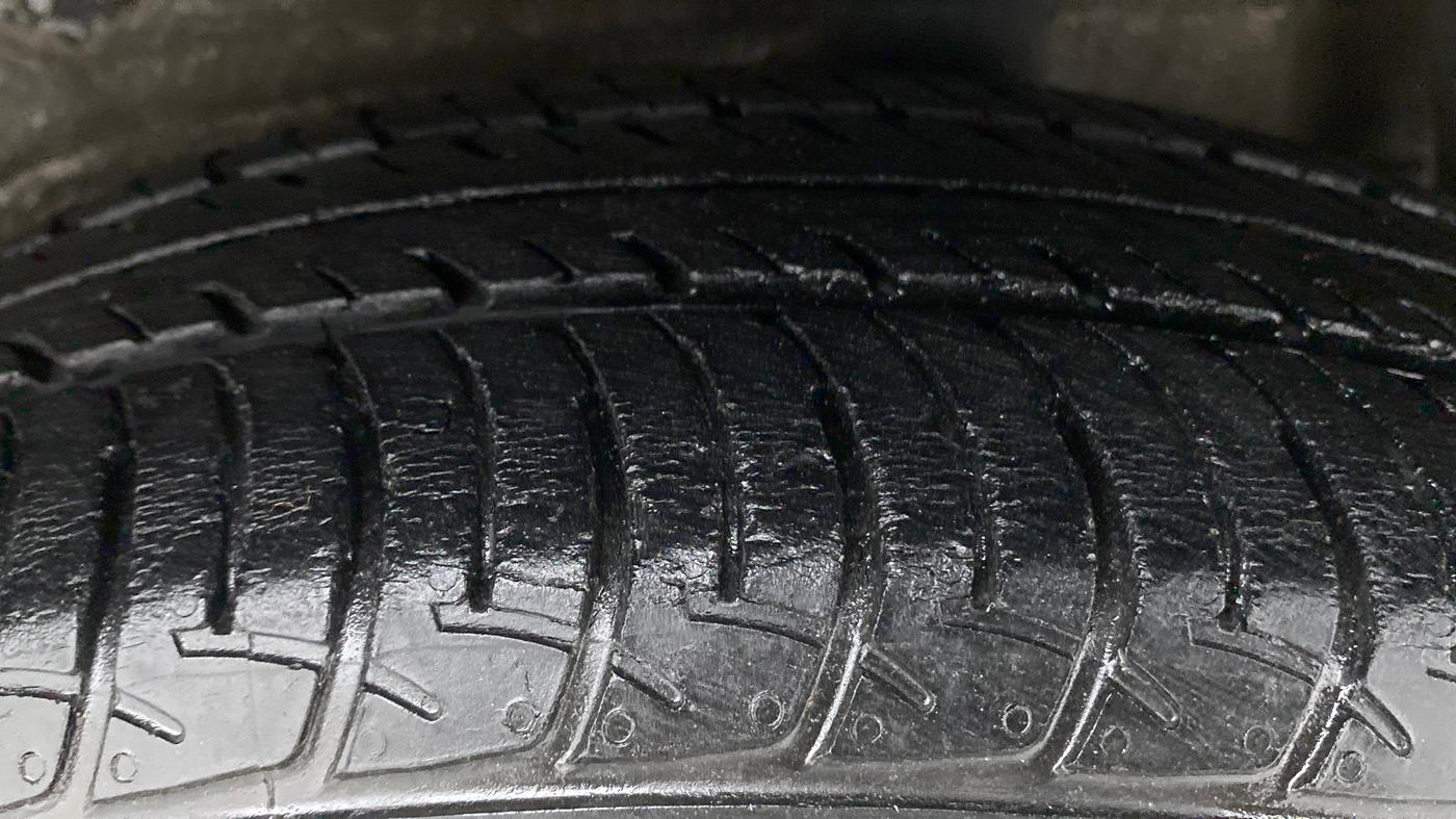 2016 Maruti Celerio VXI (O) AMT, Petrol, Automatic, 28,331 km, Left Rear Tyre Tread