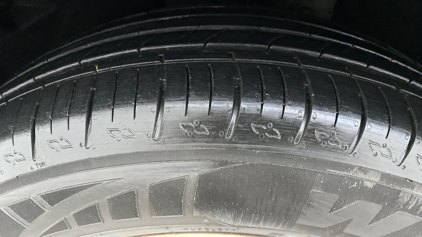 2022 Mahindra XUV700 MX D MT 5 STR, Diesel, Manual, 4,494 km, Left Front Tyre Tread