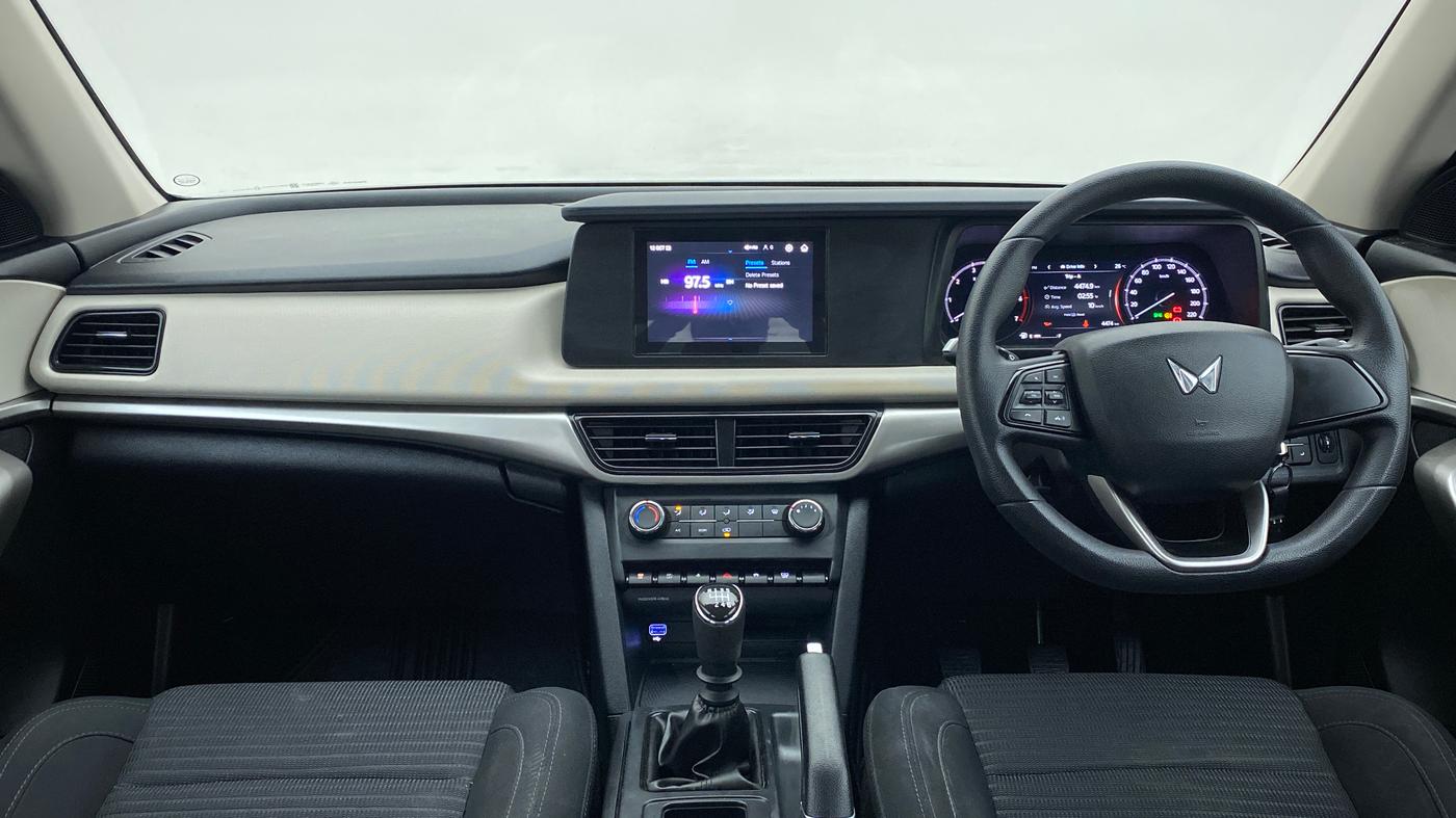 2022 Mahindra XUV700 MX D MT 5 STR, Diesel, Manual, 4,494 km, Dashboard