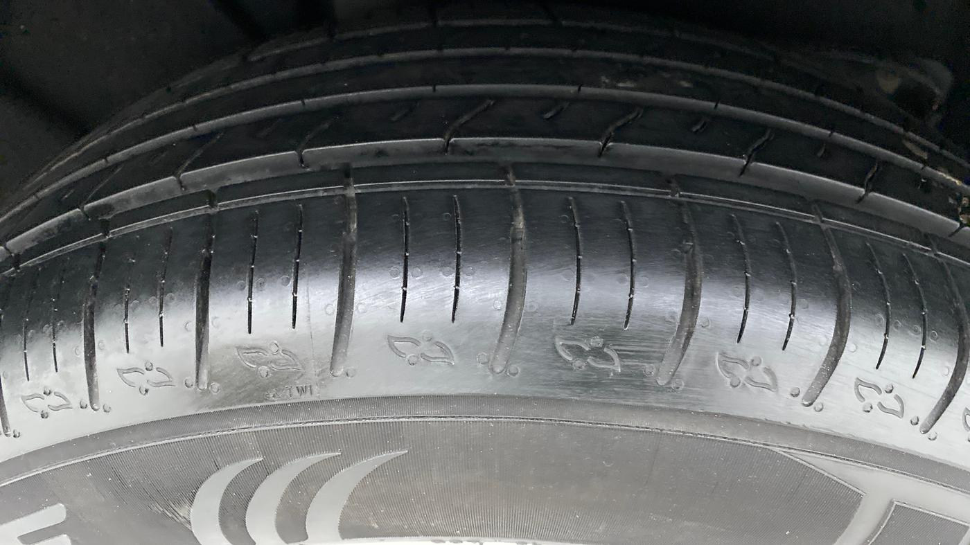 2022 Mahindra XUV700 MX D MT 5 STR, Diesel, Manual, 4,494 km, Right Rear Tyre Tread