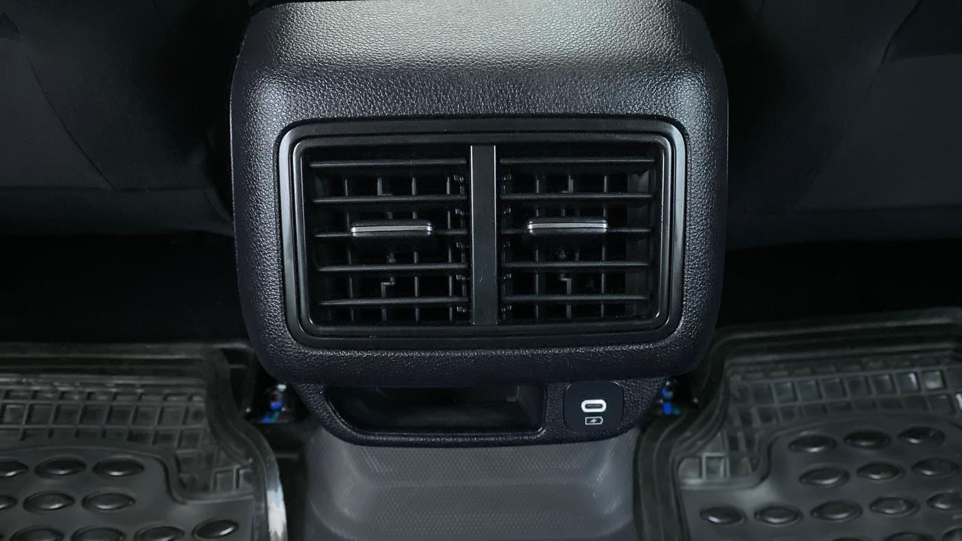 2022 Mahindra XUV700 MX D MT 5 STR, Diesel, Manual, 4,494 km, Rear AC Vents