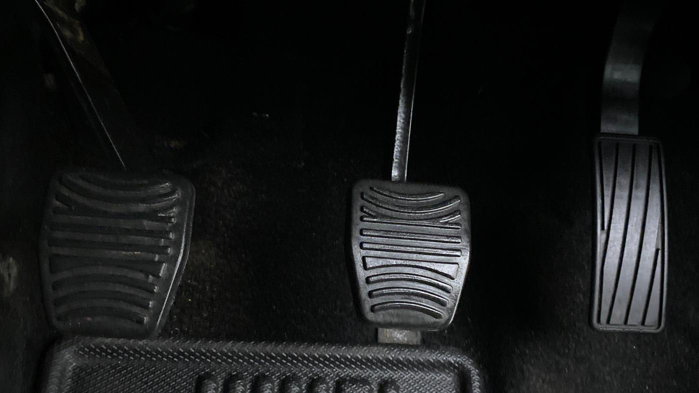 2022 Mahindra XUV700 MX D MT 5 STR, Diesel, Manual, 4,494 km, Pedals