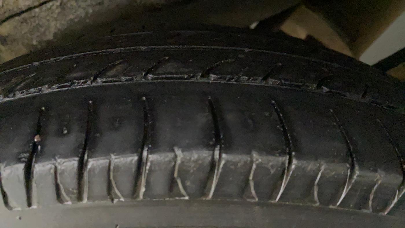 2014 Maruti Wagon R 1.0 LXI CNG, CNG, Manual, 1,18,174 km, Left Front Tyre Tread