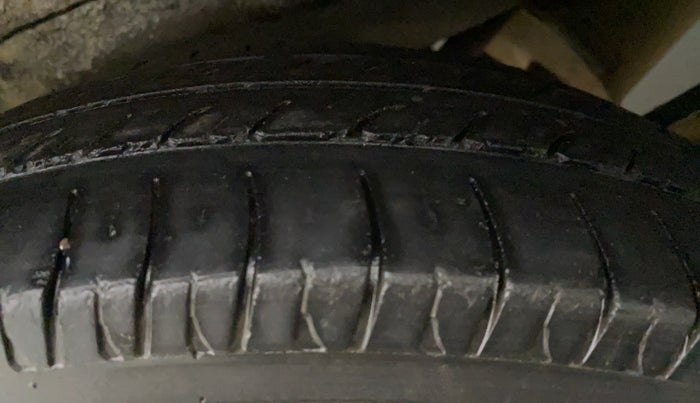 2014 Maruti Wagon R 1.0 LXI CNG, CNG, Manual, 1,18,174 km, Left Front Tyre Tread