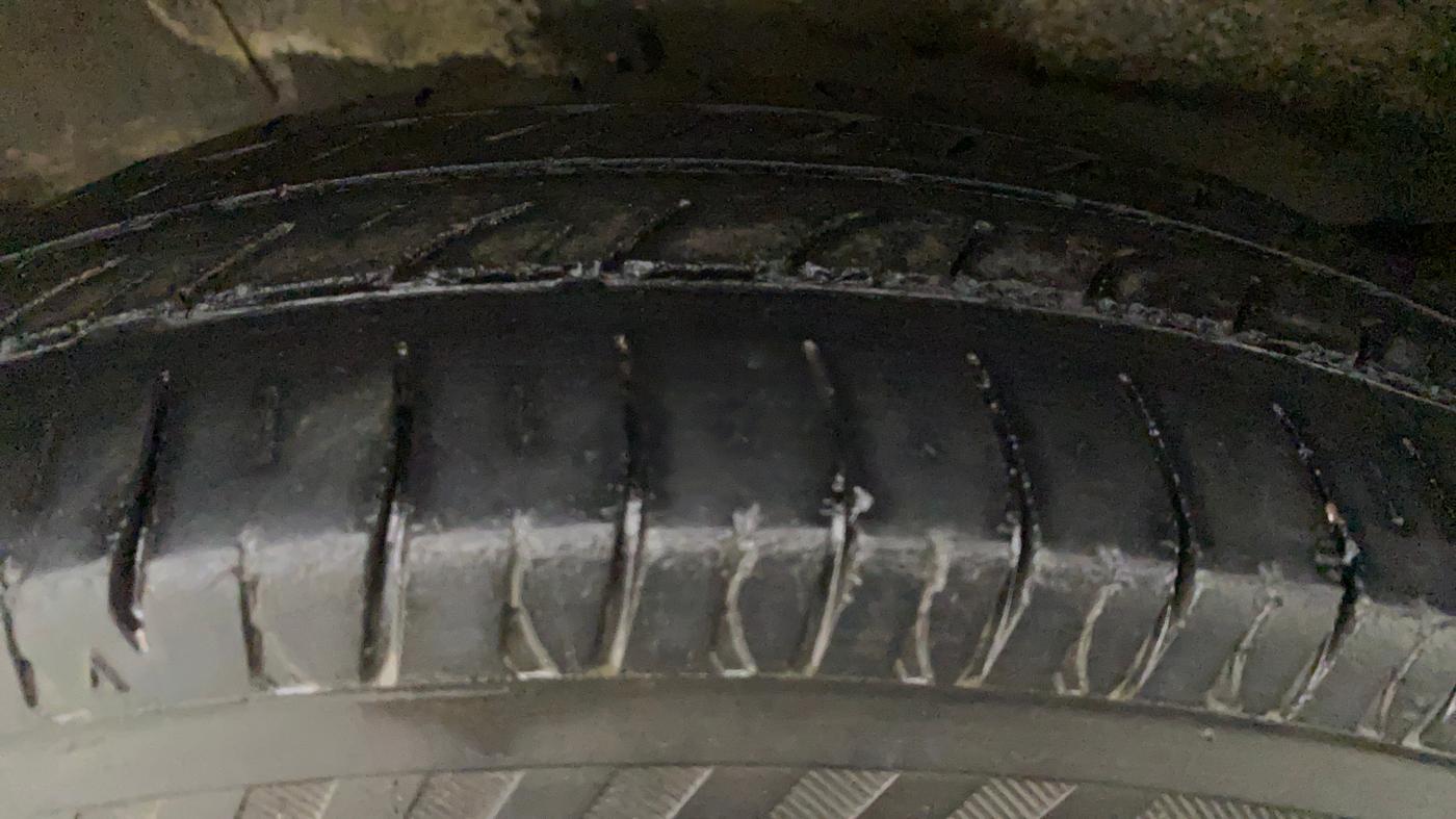 2014 Maruti Wagon R 1.0 LXI CNG, CNG, Manual, 1,18,174 km, Right Front Tyre Tread