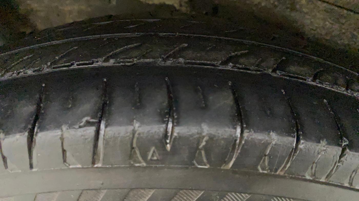 2014 Maruti Wagon R 1.0 LXI CNG, CNG, Manual, 1,18,174 km, Right Rear Tyre Tread