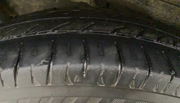 2014 Maruti Wagon R 1.0 LXI CNG, CNG, Manual, 1,18,174 km, Right Rear Tyre Tread