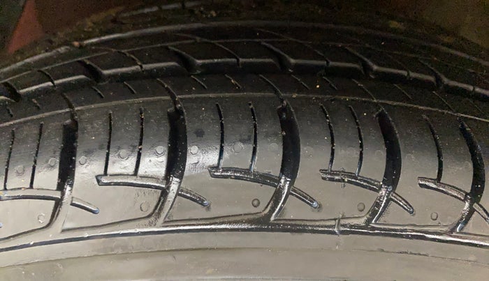 2014 Hyundai i20 MAGNA 1.2, Petrol, Manual, 40,677 km, Left Front Tyre Tread