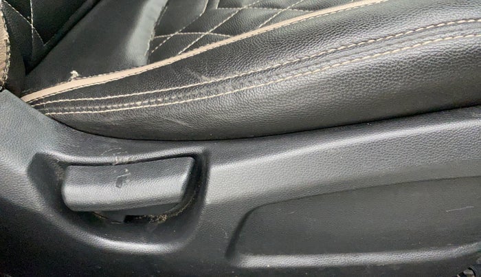 2018 Hyundai Elite i20 MAGNA EXECUTIVE 1.2, Petrol, Manual, 40,826 km, Driver Side Adjustment Panel