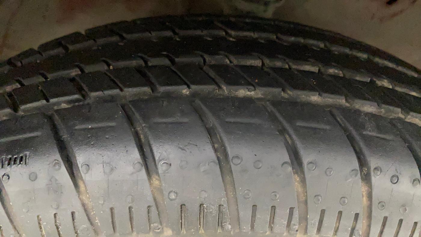 2013 Maruti Wagon R Stingray VXI, Petrol, Manual, 93,777 km, Right Front Tyre Tread