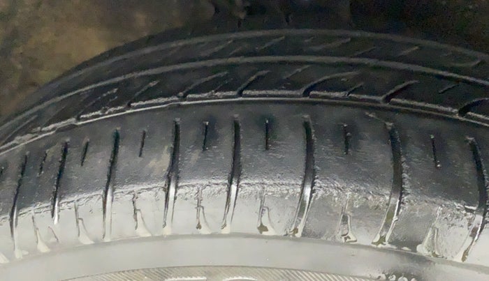 2013 Maruti Wagon R 1.0 VXI, Petrol, Manual, 57,764 km, Right Front Tyre Tread