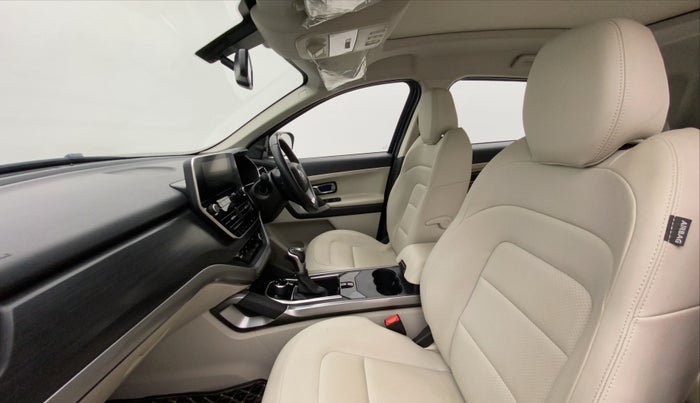 2021 Tata Safari XZA PLUS, Diesel, Automatic, 40,660 km, Right Side Front Door Cabin