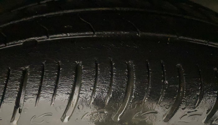 2020 Renault TRIBER RXZ, Petrol, Manual, 31,202 km, Right Front Tyre Tread