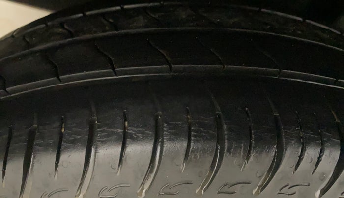 2020 Renault TRIBER RXZ, Petrol, Manual, 31,202 km, Right Rear Tyre Tread