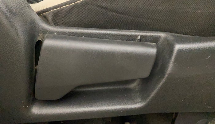 2020 Renault TRIBER RXZ, Petrol, Manual, 31,202 km, Driver Side Adjustment Panel