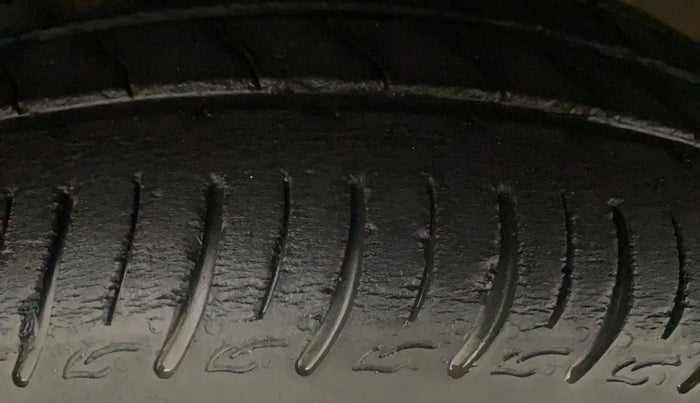 2020 Renault TRIBER RXZ, Petrol, Manual, 31,202 km, Left Front Tyre Tread