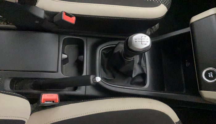 2020 Renault TRIBER RXZ, Petrol, Manual, 31,202 km, Gear Lever