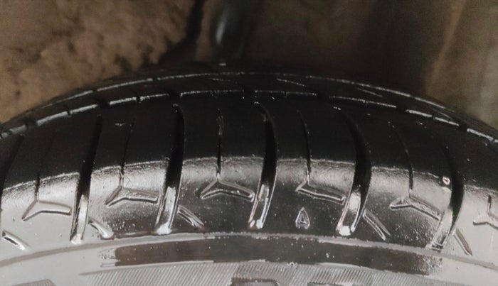 2015 Honda Brio VX AT, Petrol, Automatic, 1,06,321 km, Left Rear Tyre Tread