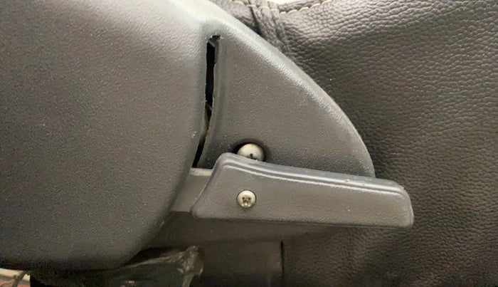 2019 Maruti Alto 800 LXI CNG, CNG, Manual, 38,323 km, Driver Side Adjustment Panel