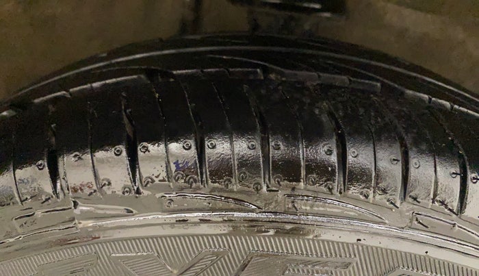 2019 Maruti Alto 800 LXI CNG, CNG, Manual, 38,323 km, Right Front Tyre Tread