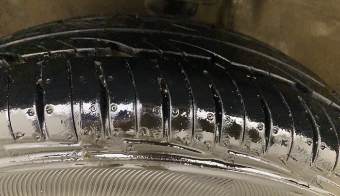 2019 Maruti Alto 800 LXI CNG, CNG, Manual, 38,323 km, Left Front Tyre Tread