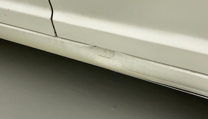 2011 Maruti Swift VXI, Petrol, Manual, 66,846 km, Left running board - Slightly dented