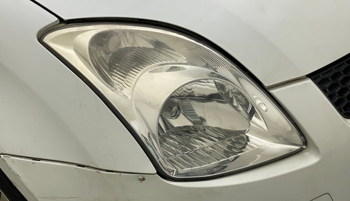2011 Maruti Swift VXI, Petrol, Manual, 66,846 km, Right headlight - Minor scratches